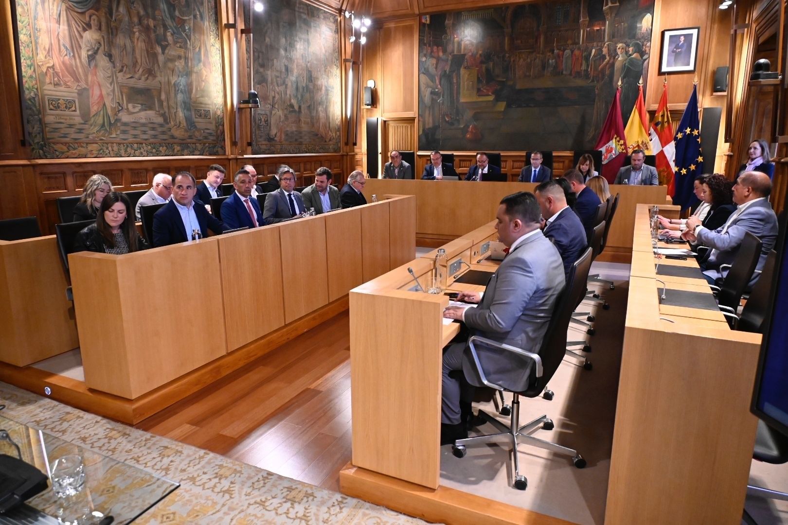 Pleno extraordinario de la Diputación de León celebrado este lunes. | SAÚL ARÉN