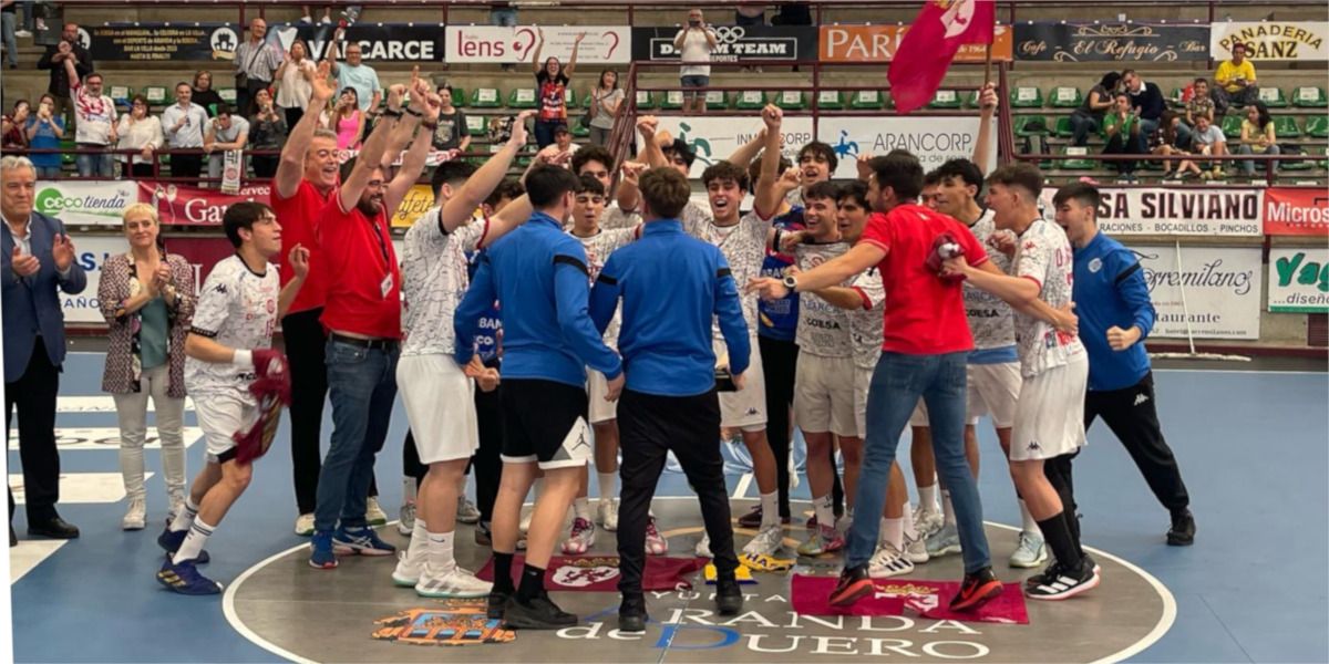 Momento de la celebración del Abanca Ademar tras proclamarse campeón autonómico | FCYBM