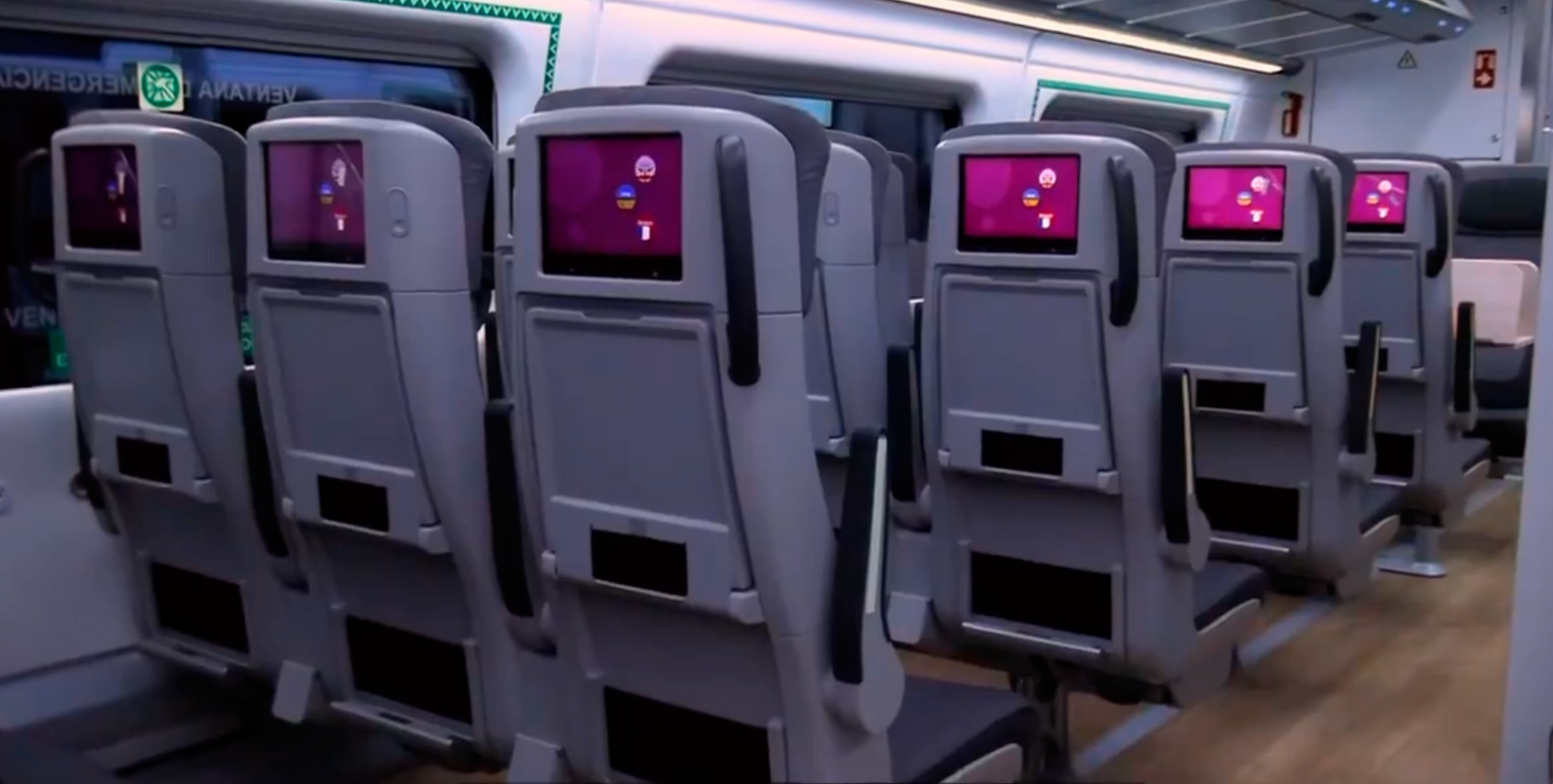 Interior de los trenes S106. | RENFE