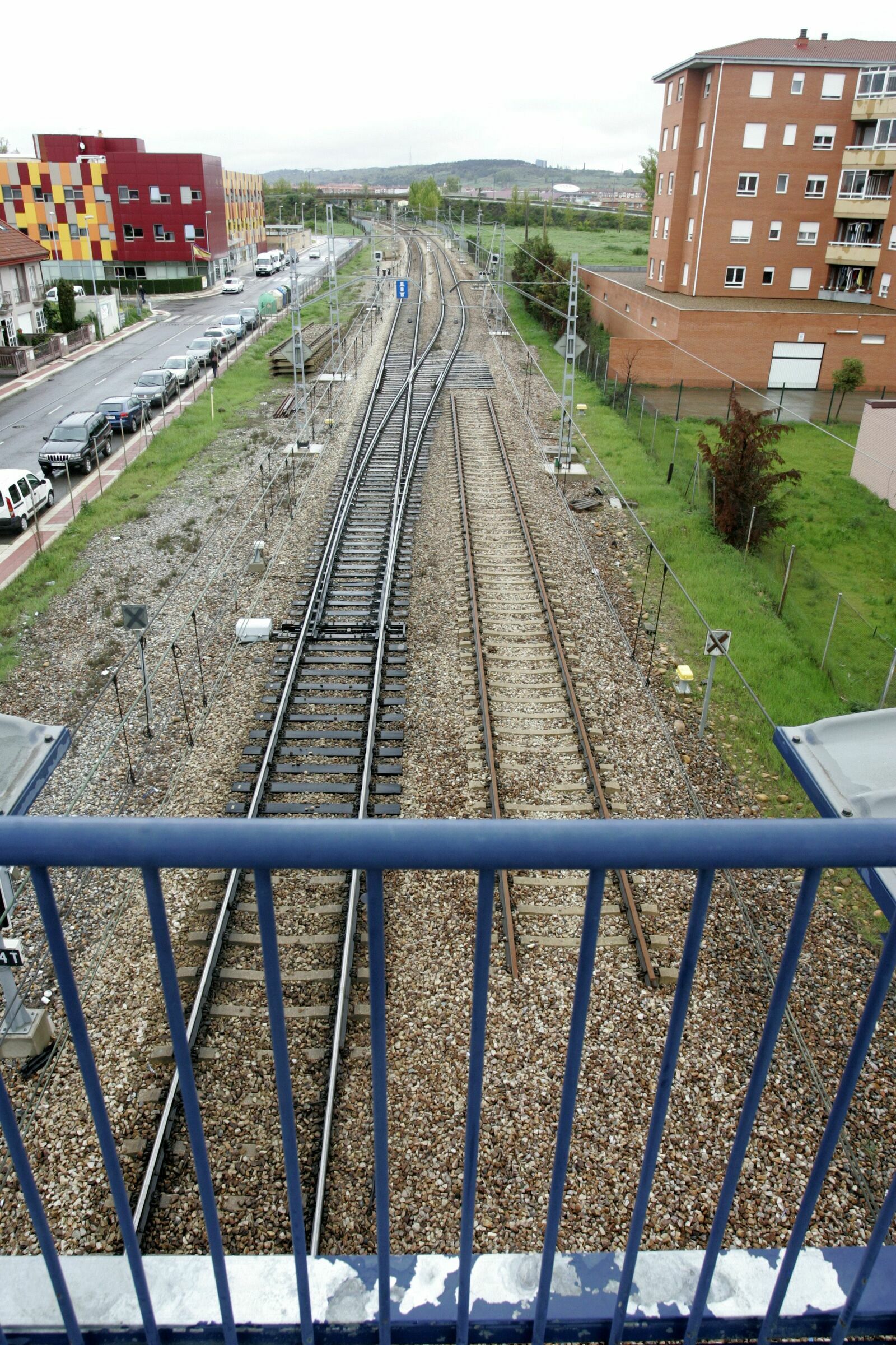 Vías del tren que dividen San Andrés del Rabanedo. | CAMPILLO (ICAL)