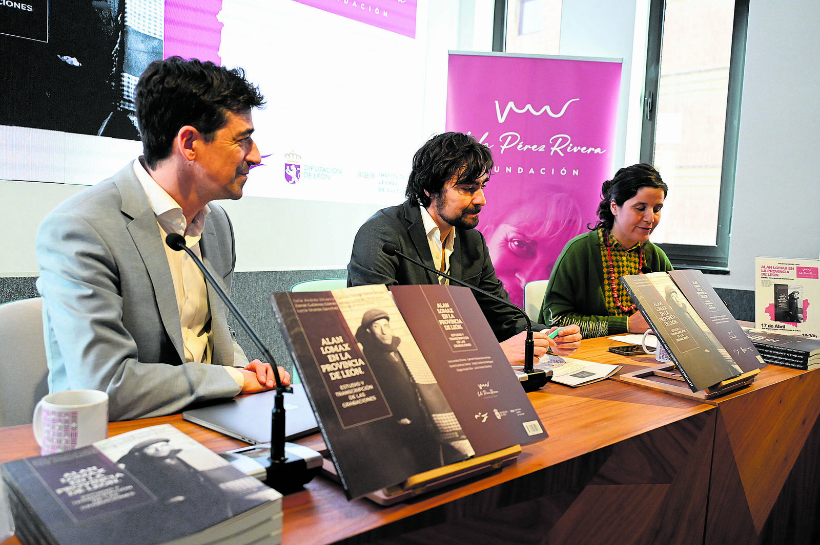 Alberto de la Calle, Emilio Gancedo y Julia Andrés en la presentación. | SAÚL ARÉN