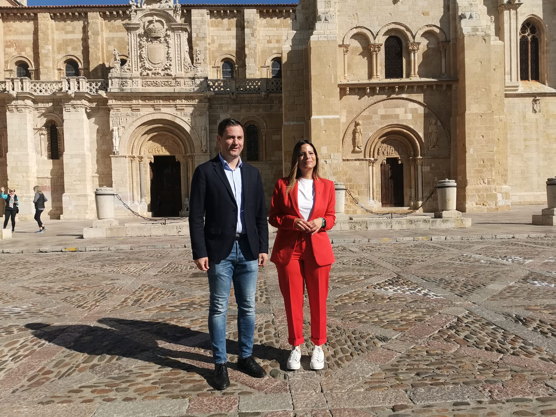 Javier Alfonso Cendón y Nuria Rubio este jueves en León. | L.N.C.