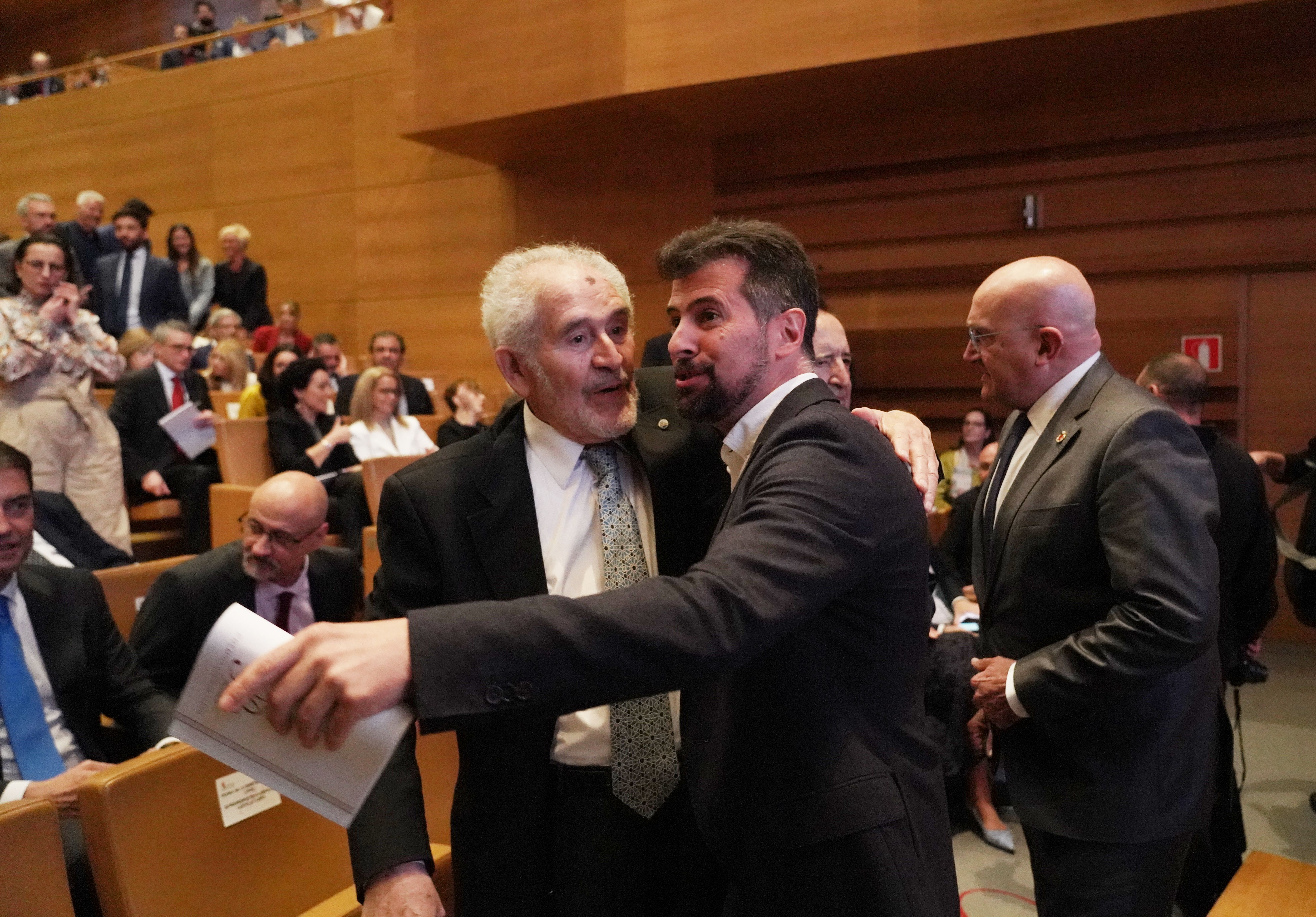Luis Tudanca (d) junto al expresidente de la Junta, Demetrio Madrid. | RUBÉN CACHO (ICAL)