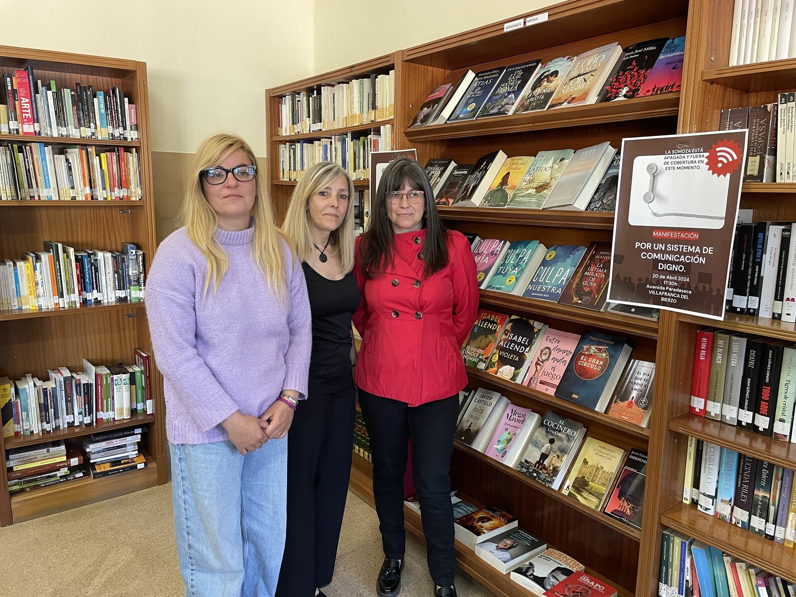 Iris Pérez, Silvia Hernández y Marga Muñoz presentaron la manifestación. | Javier Fernández