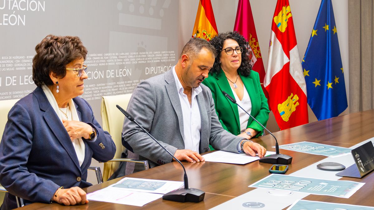 Elena Aguado, Emilio Martínez y Sandra Llamas en la presentación. | L.N.C.