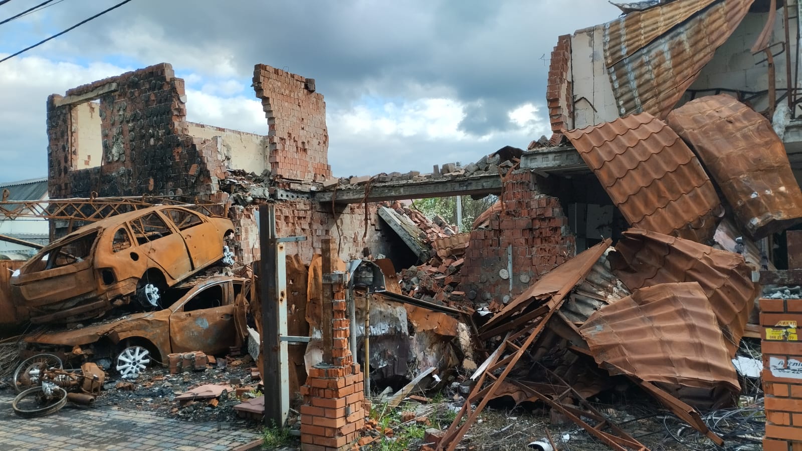 Una imagen de los destrozos en Irpin, cerca de Kiev. | ELIO GARCÍA