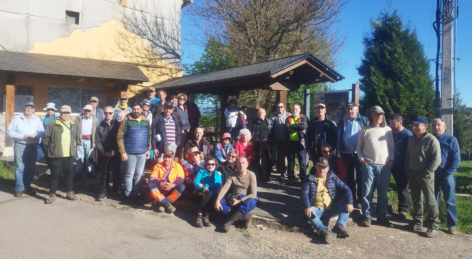 Voluntarios de Promonumenta en Santibáñez de Montes.