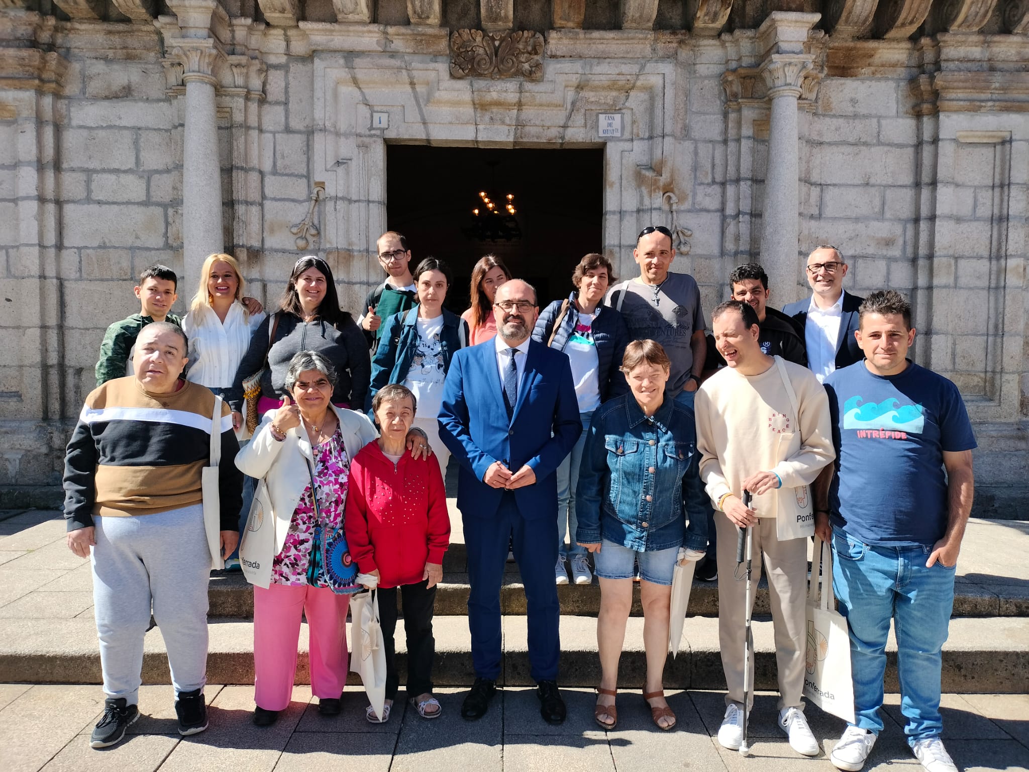 Visita de los usuarios de Asprona Bierzo al Ayuntamiento de Ponferrada.