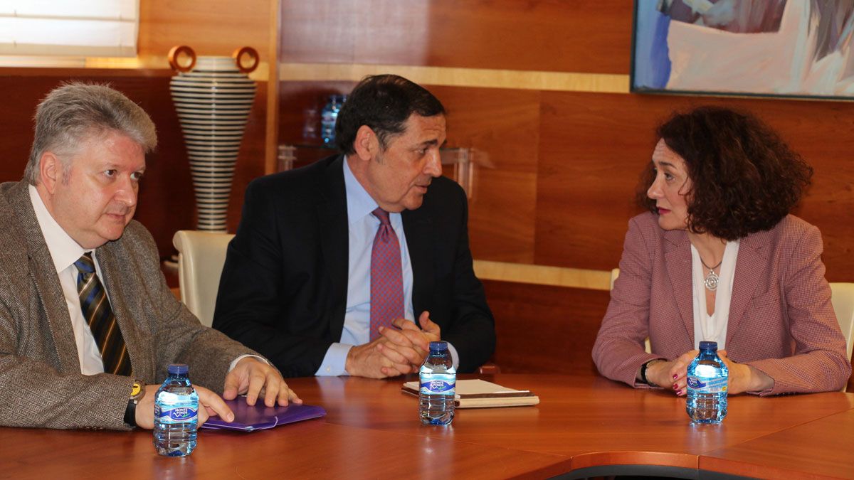 Miranda, Sáez Aguado y Merayo, este martes durante su encuentro. | L.N.C.