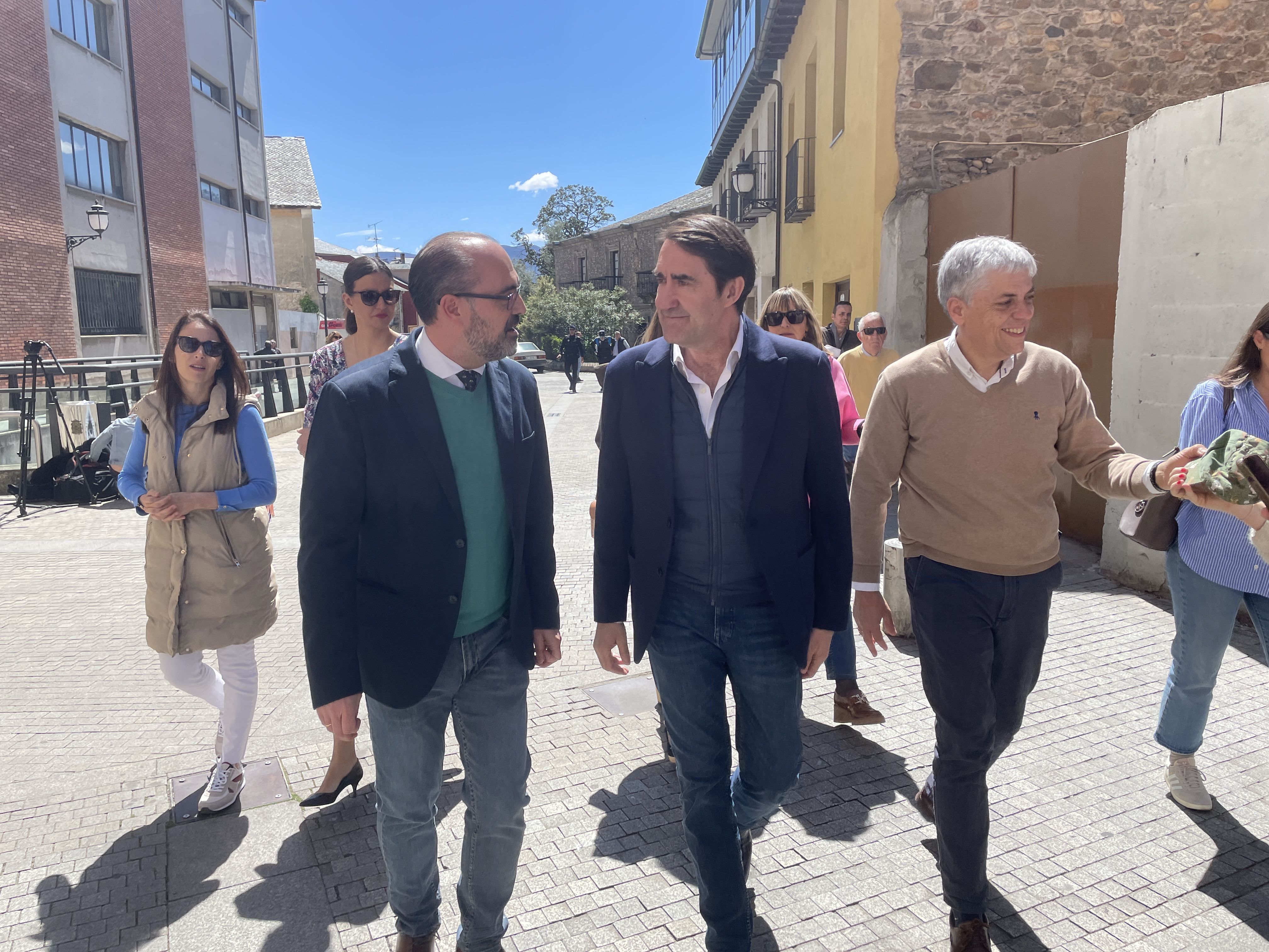 Marco Morala, Juan Carlos Suárez-Quiñones y Eduardo Diego en Ponferrada. | Javier Fernández