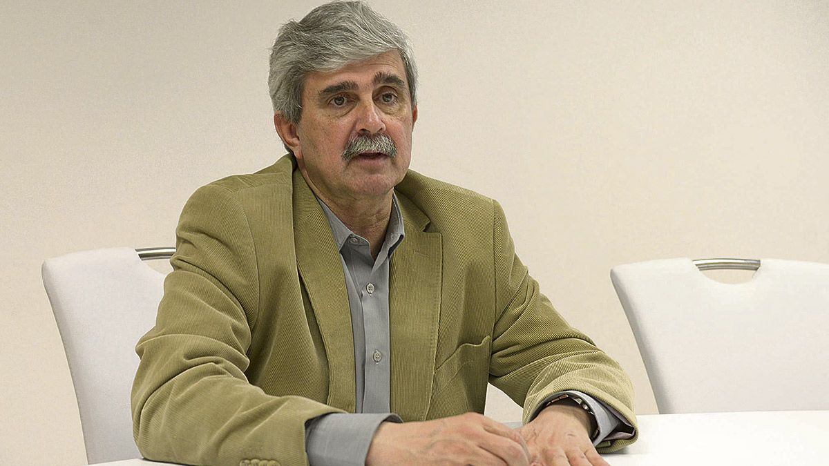 Francisco García Marín, catedrático de Veterinaria de la ULE. | MAURICIO PEÑA Francisco García Marín, catedrático de Veterinaria de la ULE. | MAURICIO PEÑA