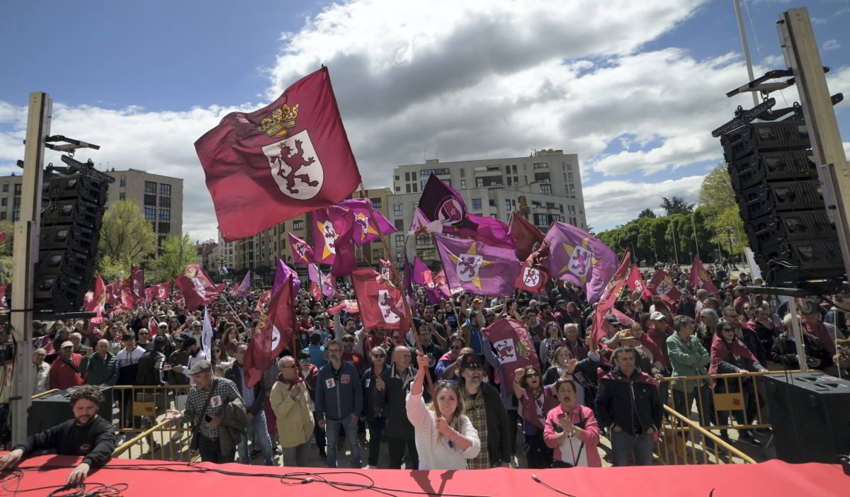 La manifestación de este 23 de abril congregó a cientos de personas en León. | MAURICIO PEÑA