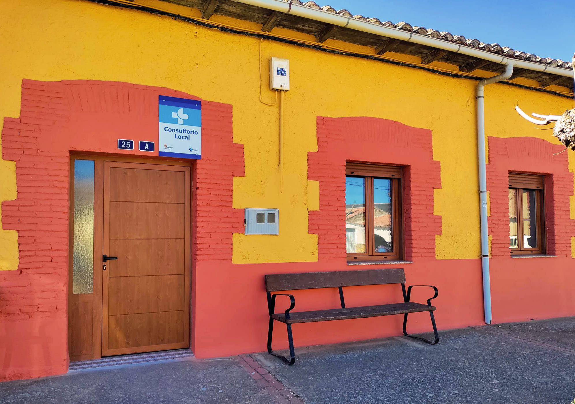 El consultorio médico de Valdearcos está ubicado en una parte de lo que antiguamente fueron las escuelas de esta pequeña localidad. | A.S.R.