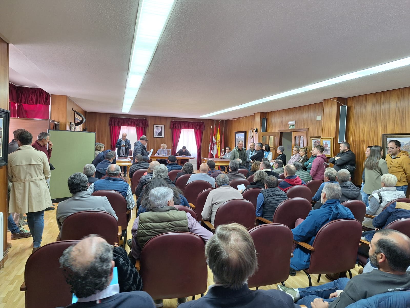 Momento de la asamblea general ordinaria celebrada en Riaño. | L.N.C.