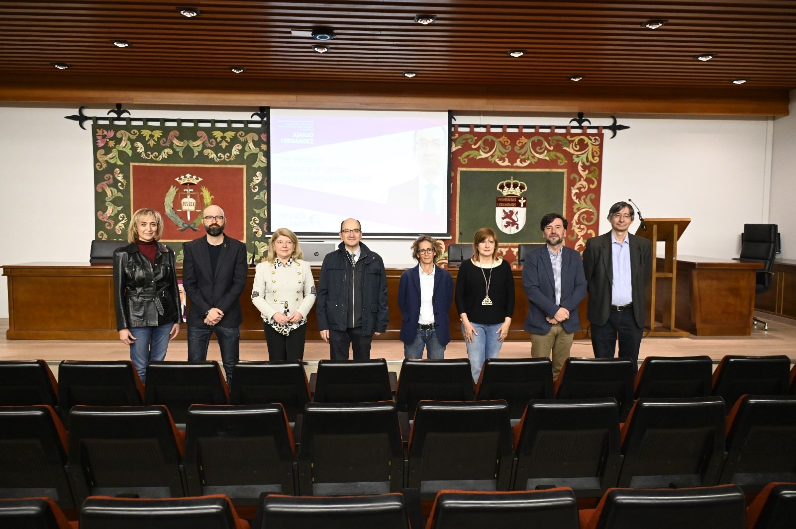 Acto de campaña electoral del candidato a rector Juan José Fernández, este jueves en la Facultad de Derecho de la Universidad de León. | SAÚL ARÉN