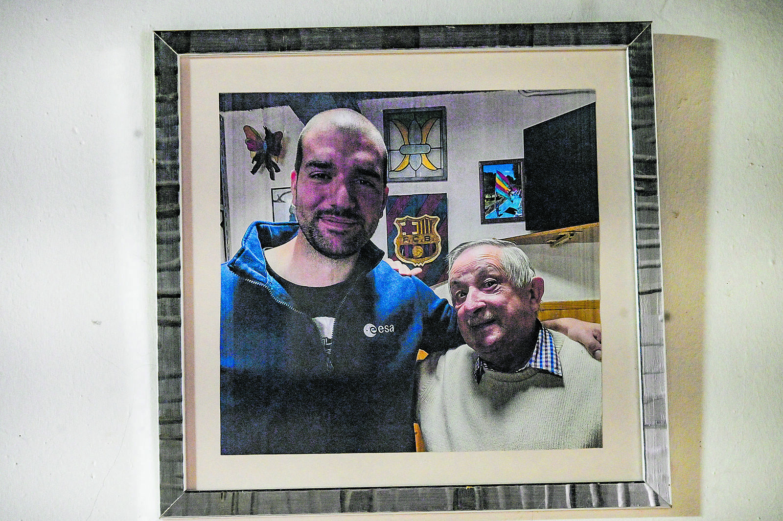 Además del reciente Premio Príncipe de Asturias de la música otro habitual de la casa es Pablo Álvarez, el astronauta, «que lo conozco desde niño». | MAURICIO PEÑA Además del reciente Premio Príncipe de Asturias de la música otro habitual de la casa es Pablo Álvarez, el astronauta, «que lo conozco desde niño». | MAURICIO PEÑA