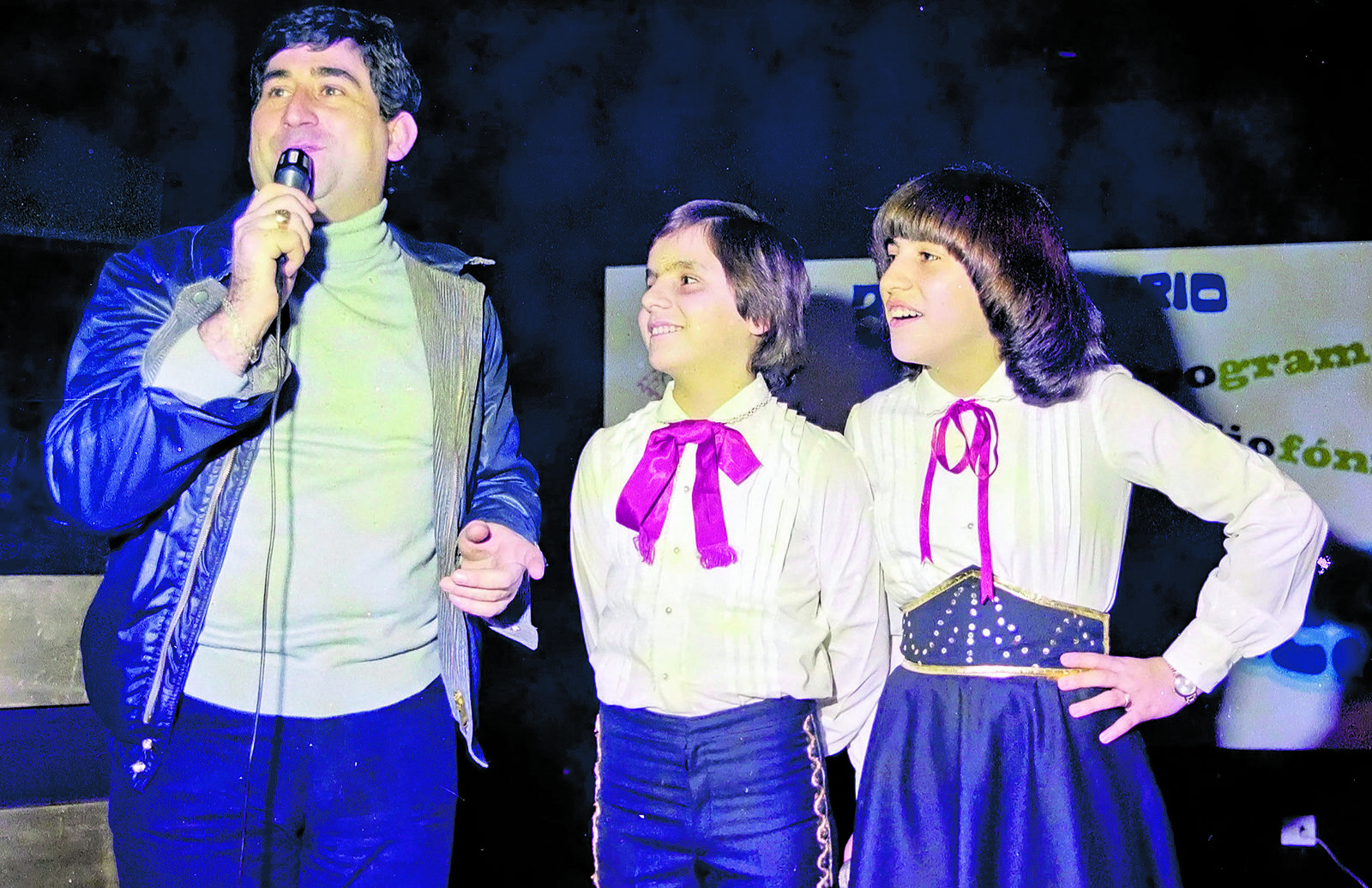 Gelete con Tito y Tita, aquel fenómeno musical nacido en Fabero y que siempre reconocen la ayuda del locutor en sus inicios. | FERNANDO RUBIO