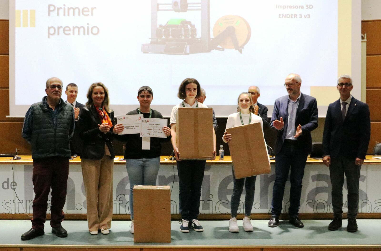 Equipo ganador de la categoría ESO, del IES Señor de Bembibre, en la Olimpiada de Ingenierías Industriales. | L.N.C. Equipo ganador de la categoría ESO, del IES Señor de Bembibre, en la Olimpiada de Ingenierías Industriales. | L.N.C.