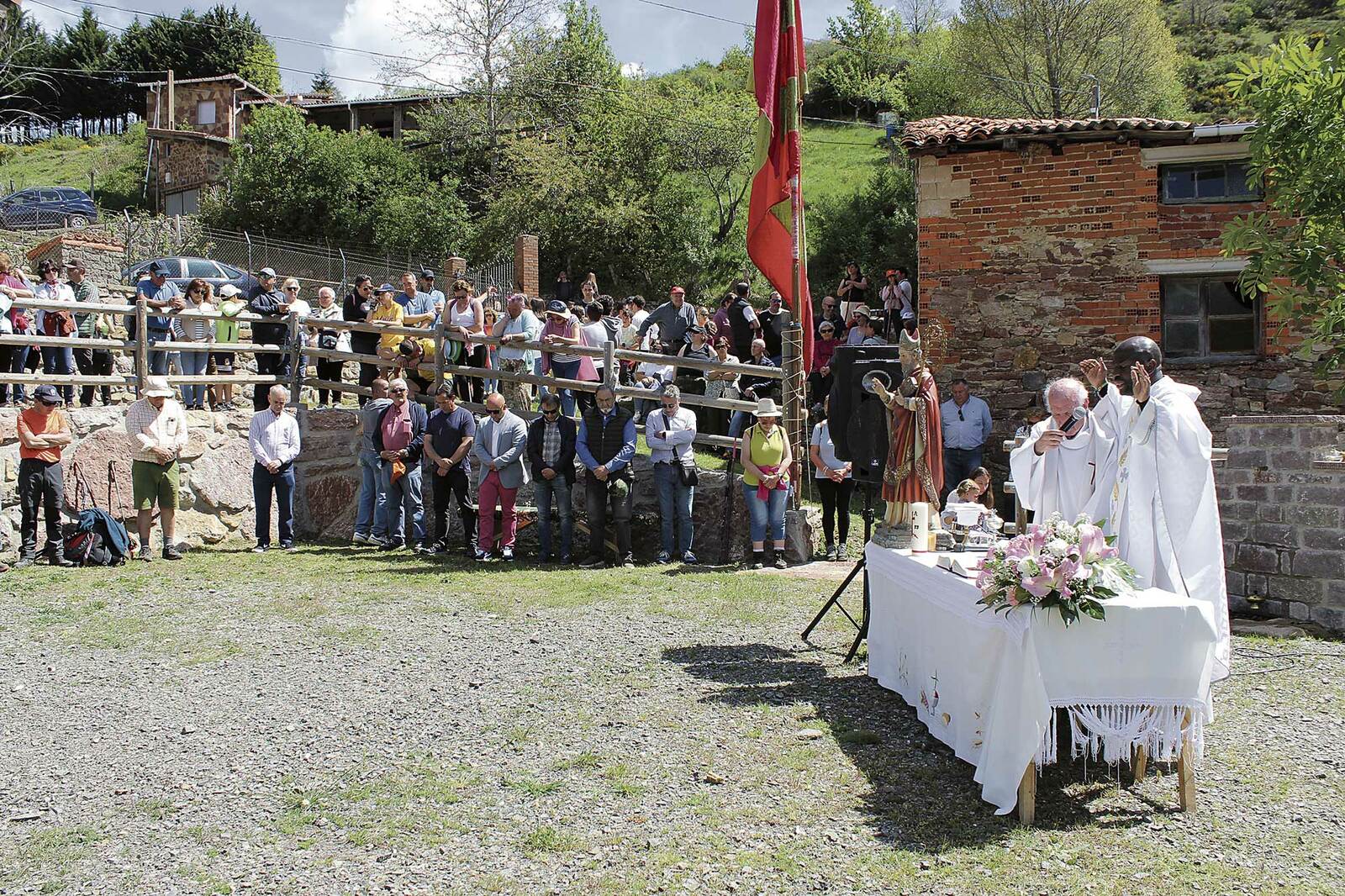 Un instante de la Eucaristía en honor a San Froilán. | ALFREDO HURTADO