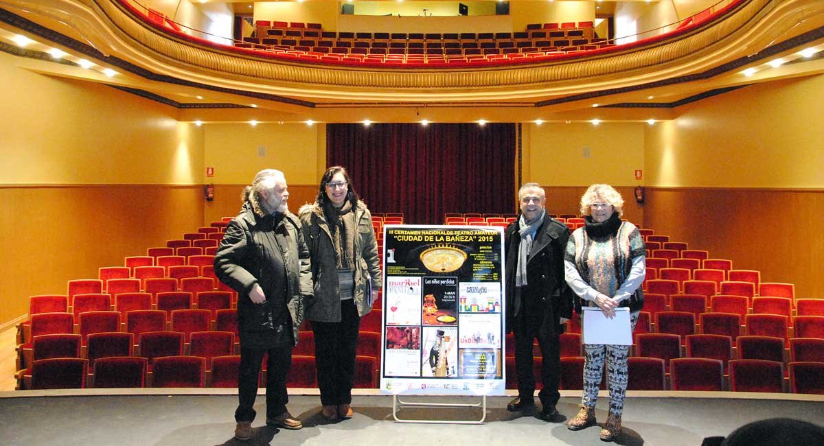 La presentación del certamen escénico tuvo lugar sobre las mismas tablas del Teatro Municipal de La Bañeza. | ABAJO
