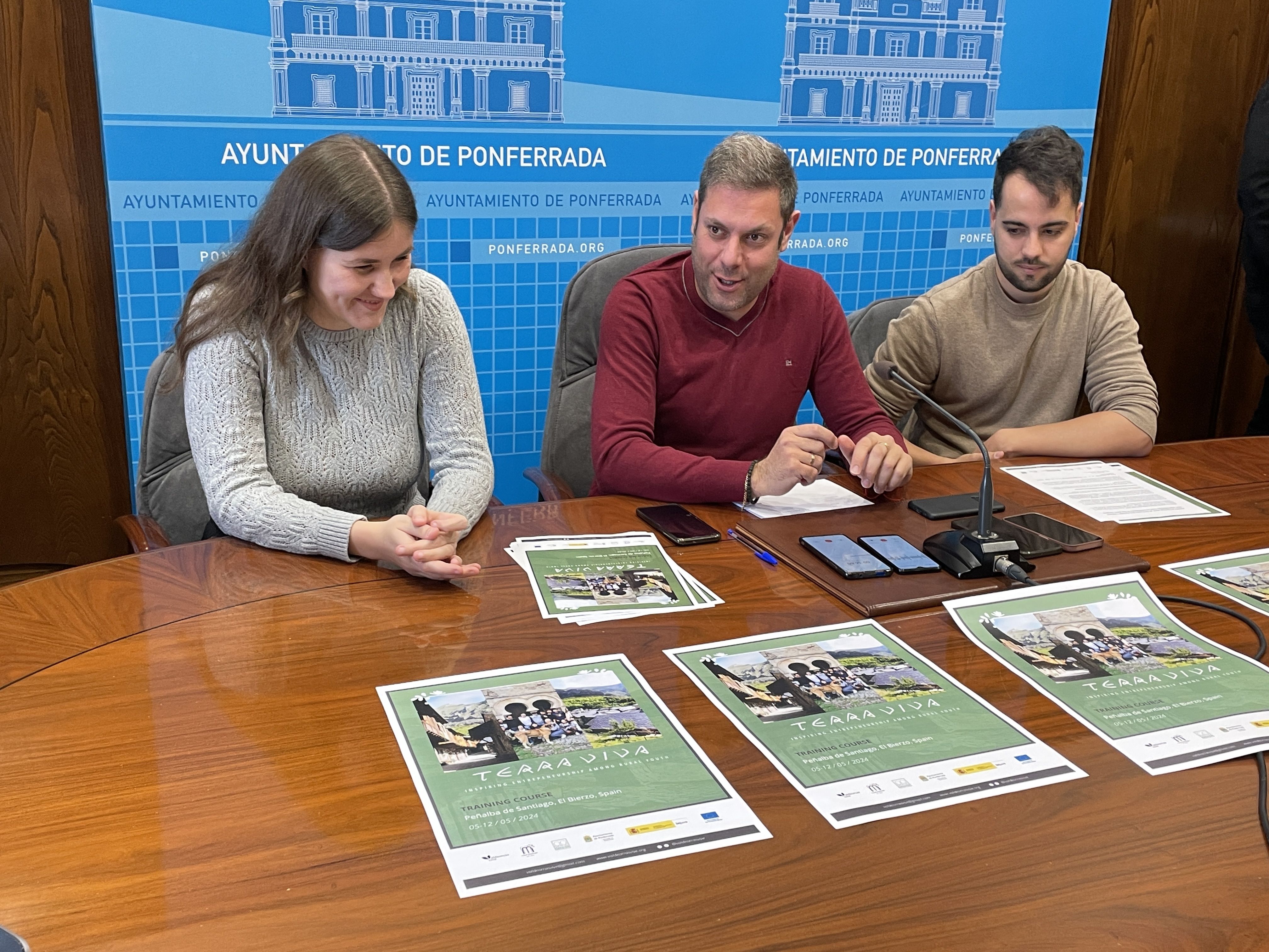 Presentación de 'Terra Viva: inspiring entrepeneurship among rural youth' en el Ayuntamiento de Ponferrada. | J.F.