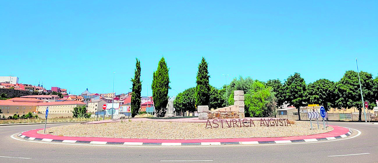 Rotonda ‘Asturica Augusta’, a la entrada de Astorga por la N-120.