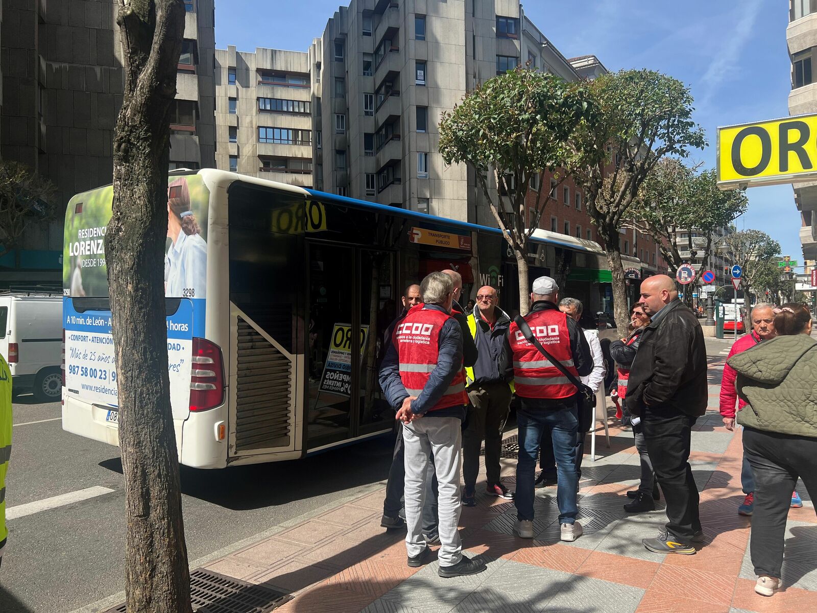 Miembros del sindicato CCOO durante la huelga en León el pasado abril. | L.N.C.