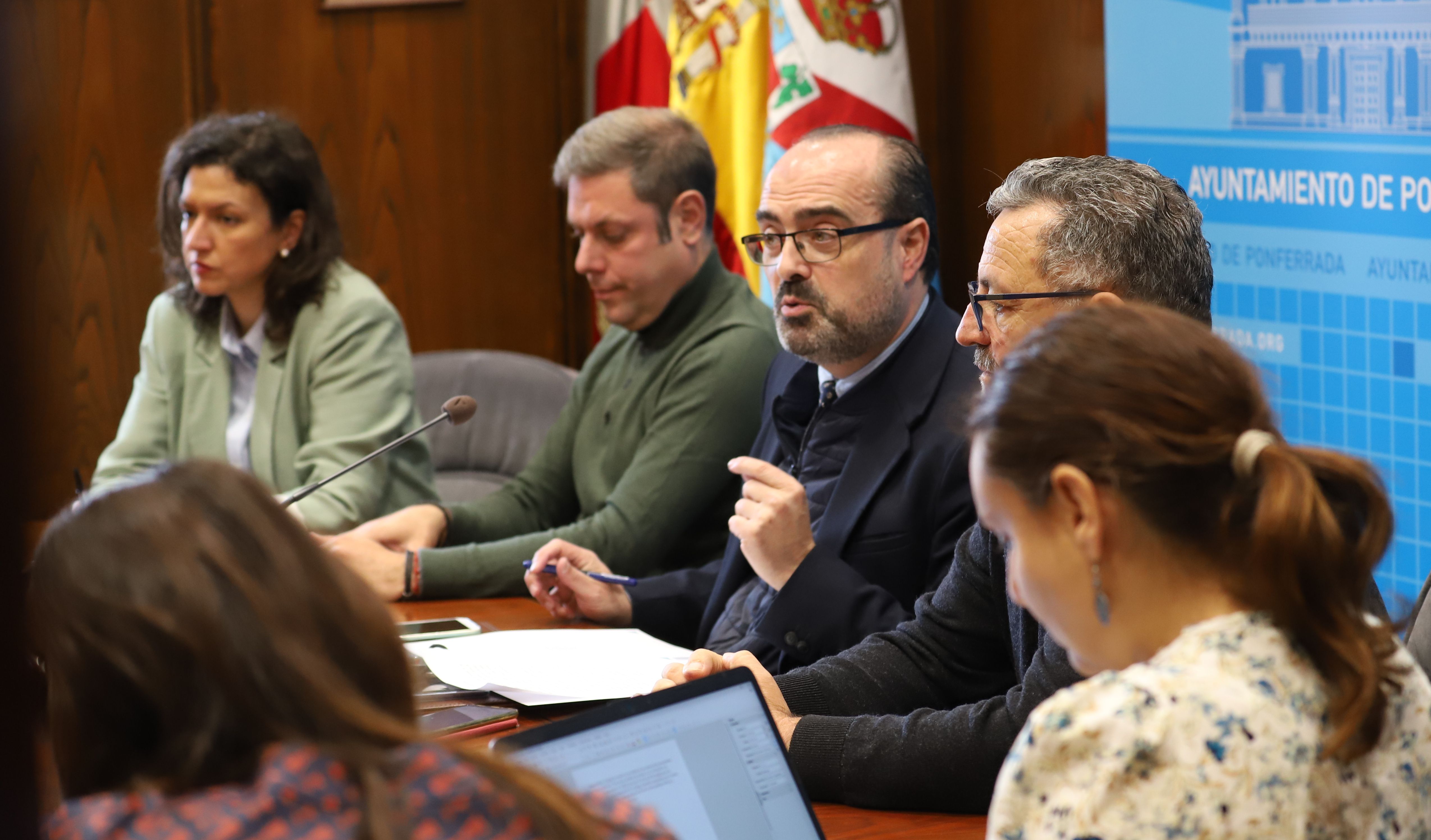El alcalde Marco Morala, en el centro de la imagen. | César Sánchez (Ical)