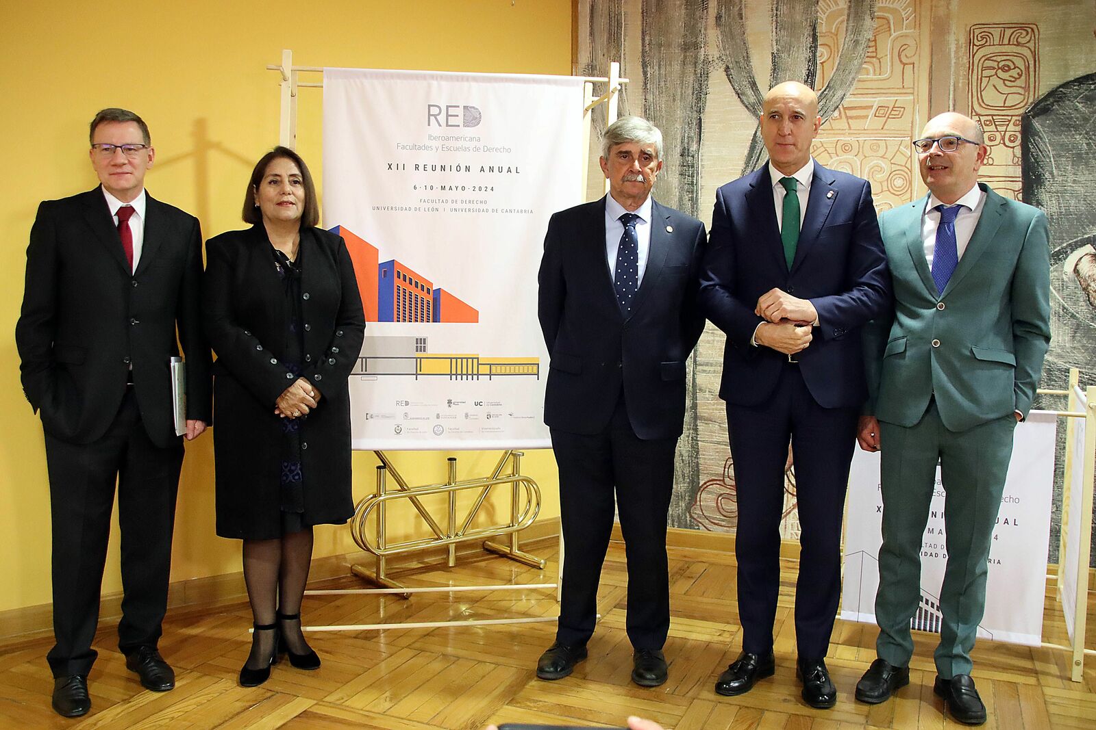 El rector y el alcalde inauguran el encuentro de la Red Iberoamericana de Facultades de Derecho. | PEIO GARCÍA (ICAL)