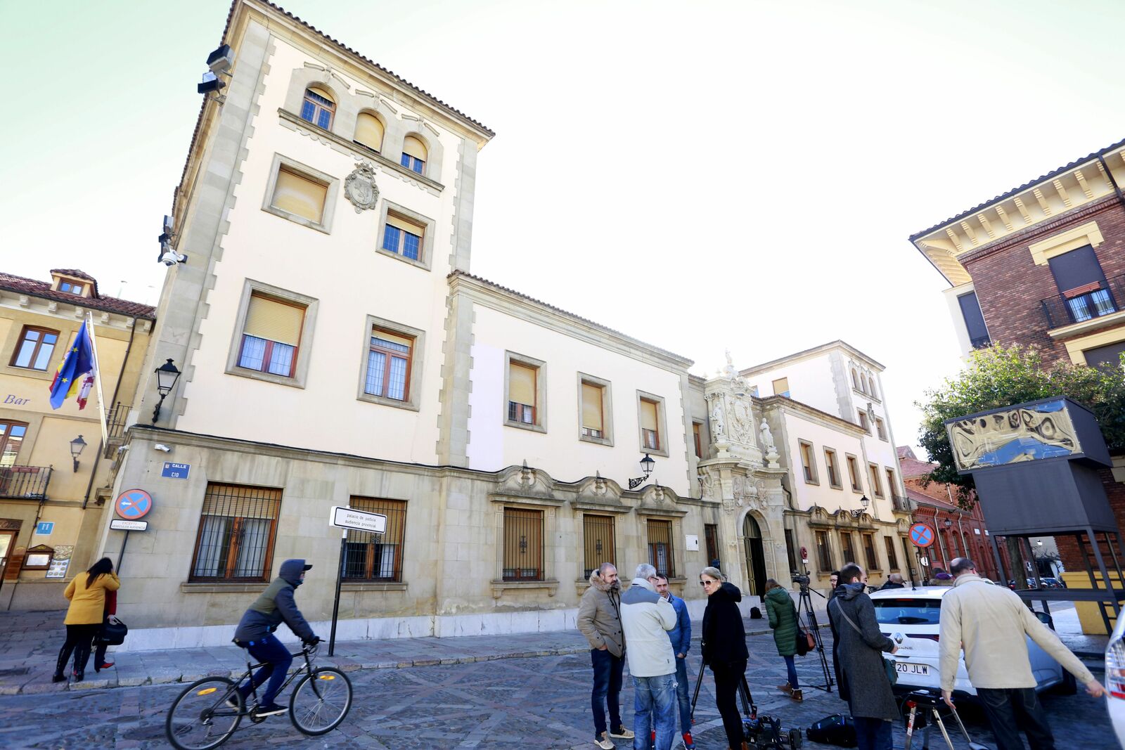 Son cinco los acusados que se sientan en el banquillo de la Audiencia. | ICAL