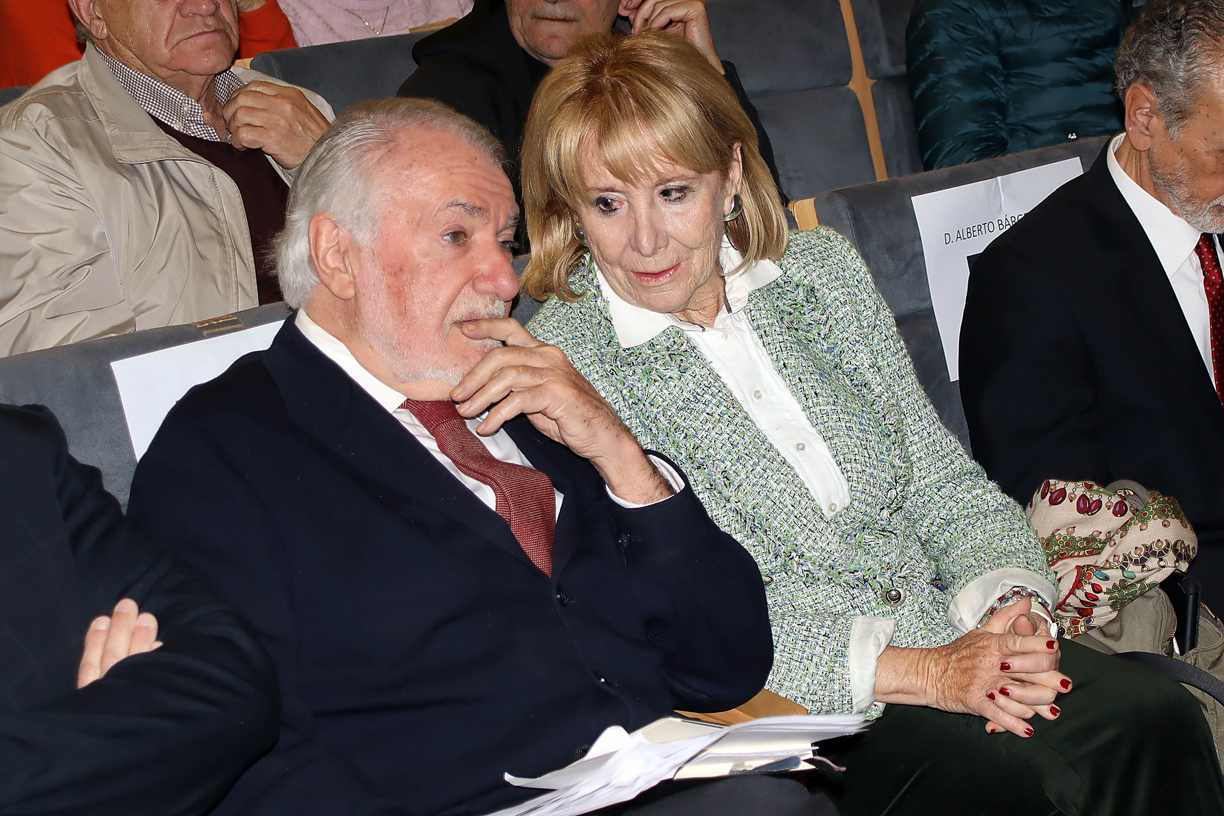 Jaime Mayor Oreja y Esperanza Aguirre en la presentación de la Fundación Neos este lunes en León. | P. GARCÍA (ICAL)