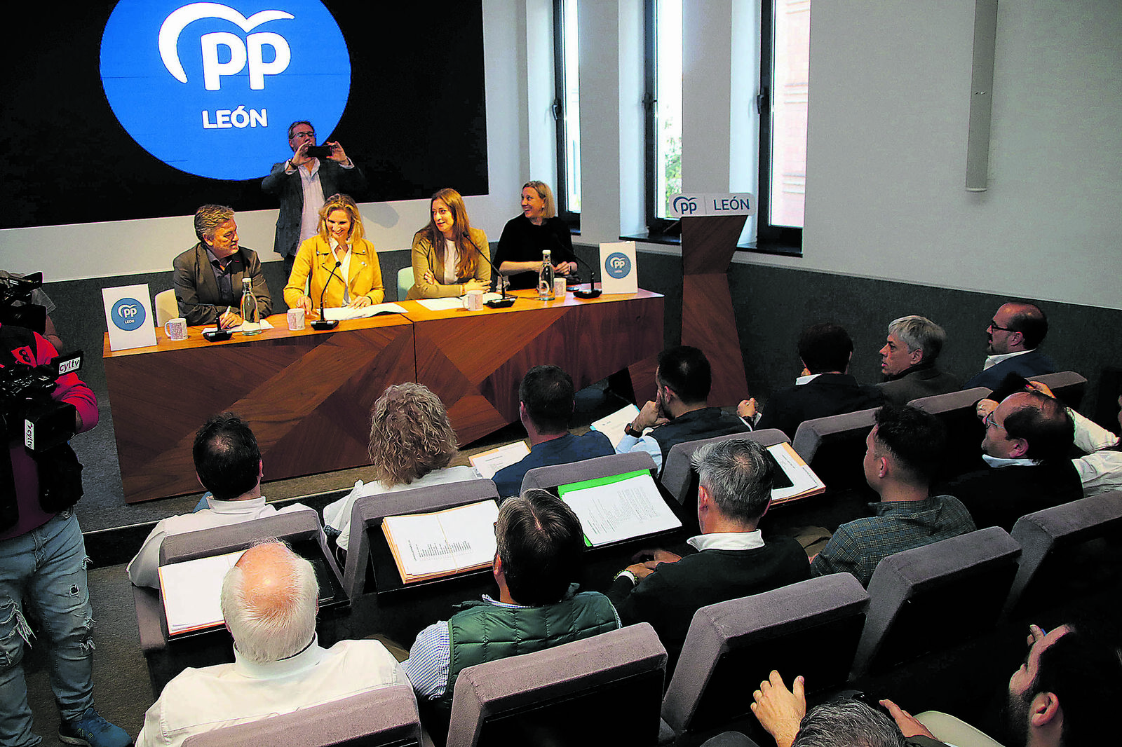 Imagen de la reunión del Comité Ejecutivo del PP de León. | PEIO GARCÍA (ICAL)
