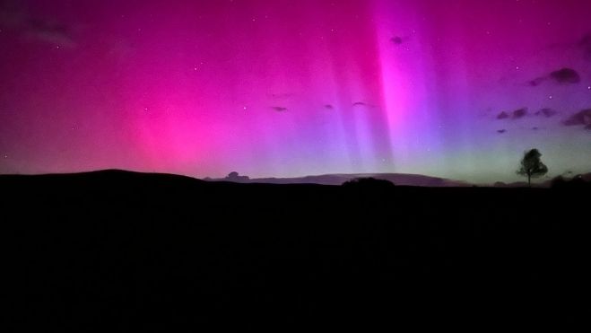 Aurora boreal desde la Maragatería. | L.N.C. Aurora boreal desde la Maragatería. | L.N.C.