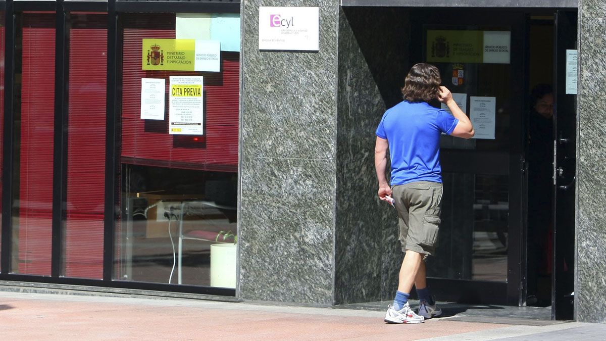 Imagen de una oficina del Ecyl en la provincia de León. | MAURICIO PEÑA