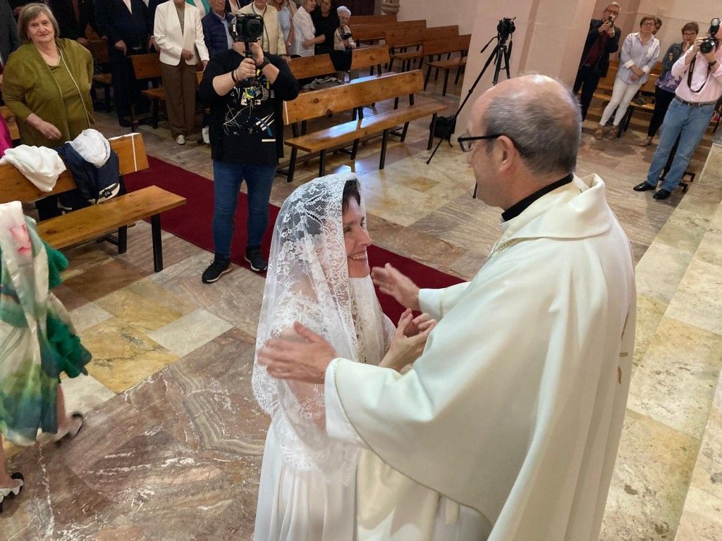 Acto de la consagración celebrado el pasado domingo con el obispo de Astorga en Bembibre. | DIÓCESIS DE ASTORGA