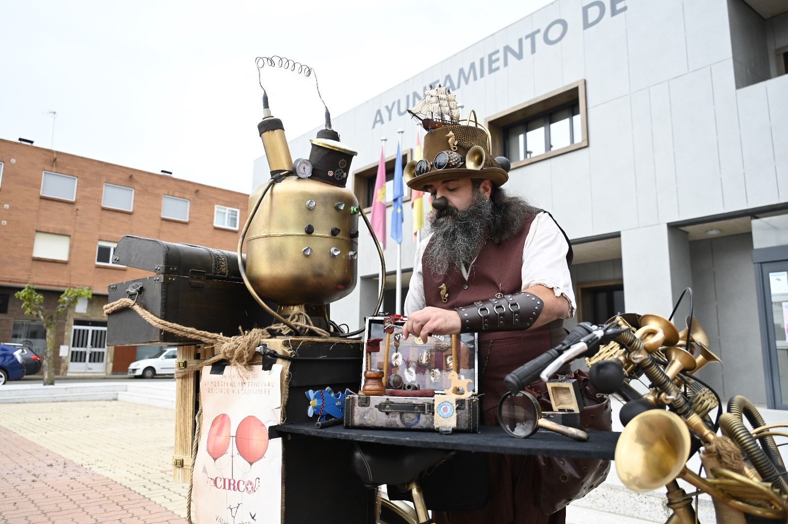 Presentación en el Ayuntamiento de la VI edición del Festival Internacional de Circo de Villaquilambre. | SAÚL ARÉN