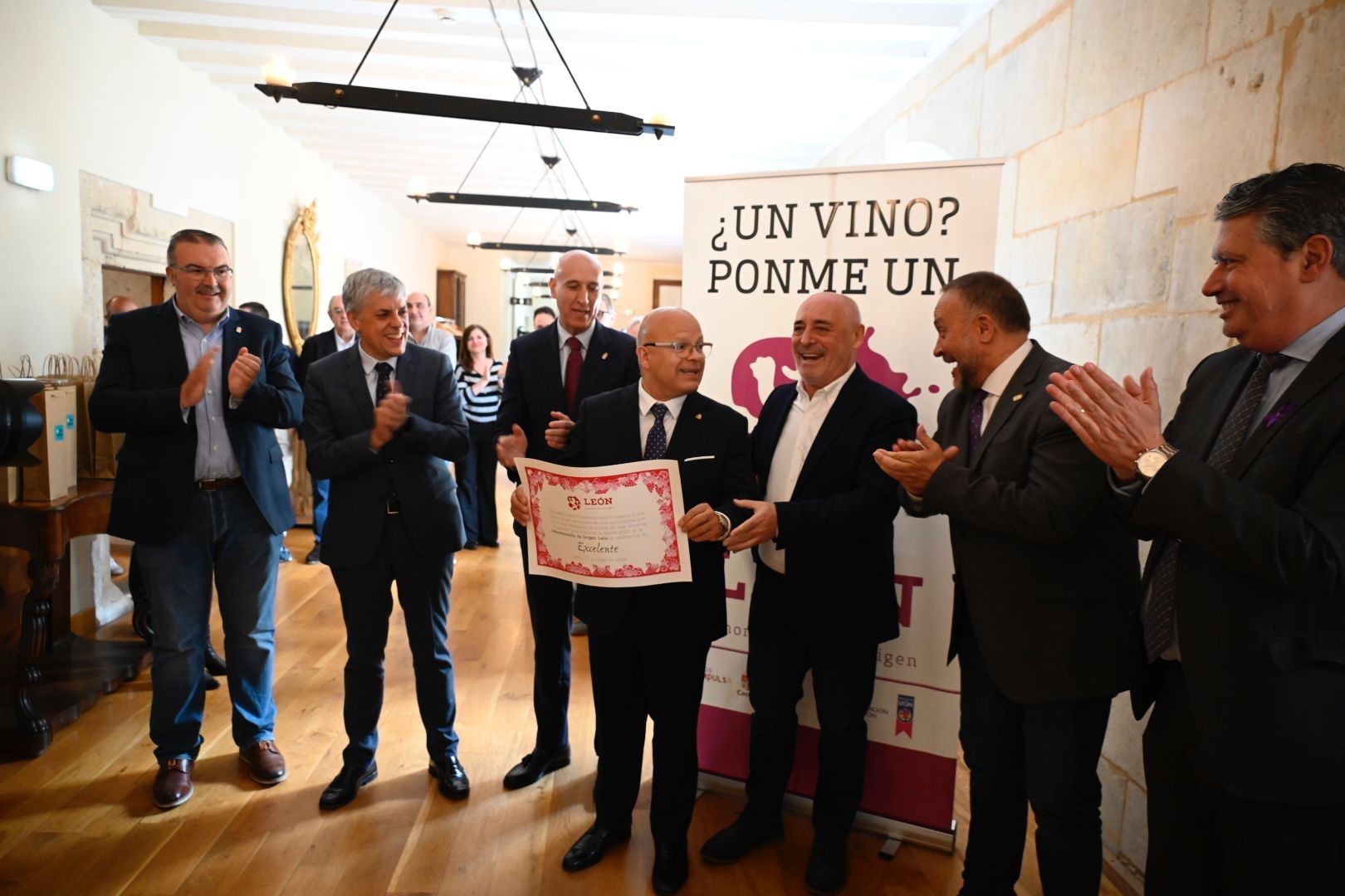 Lectura del acta de calificación de los vinos de la añada 2023 certificados por el Consejo Regulador de la Denominación de Origen León. | SAÚL ARÉN
