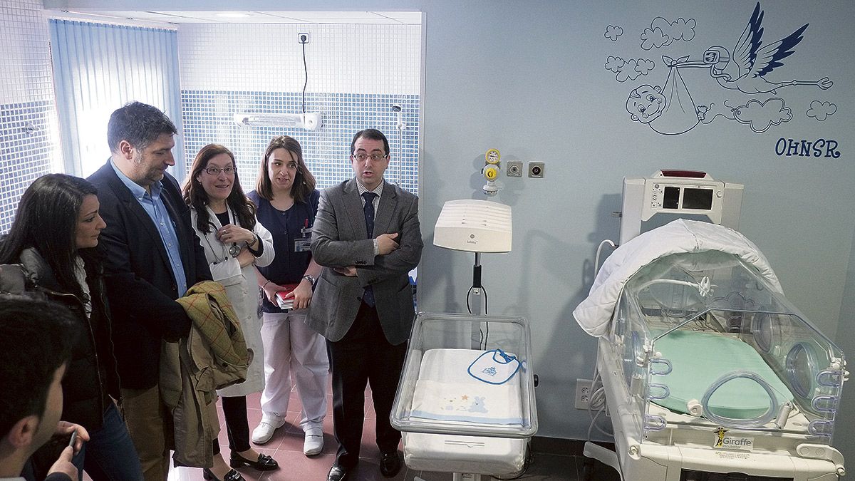 La visita sirvió para dar a conocer los servicios del Hospital a los socios del CEL. | DANIEL MARTÍN