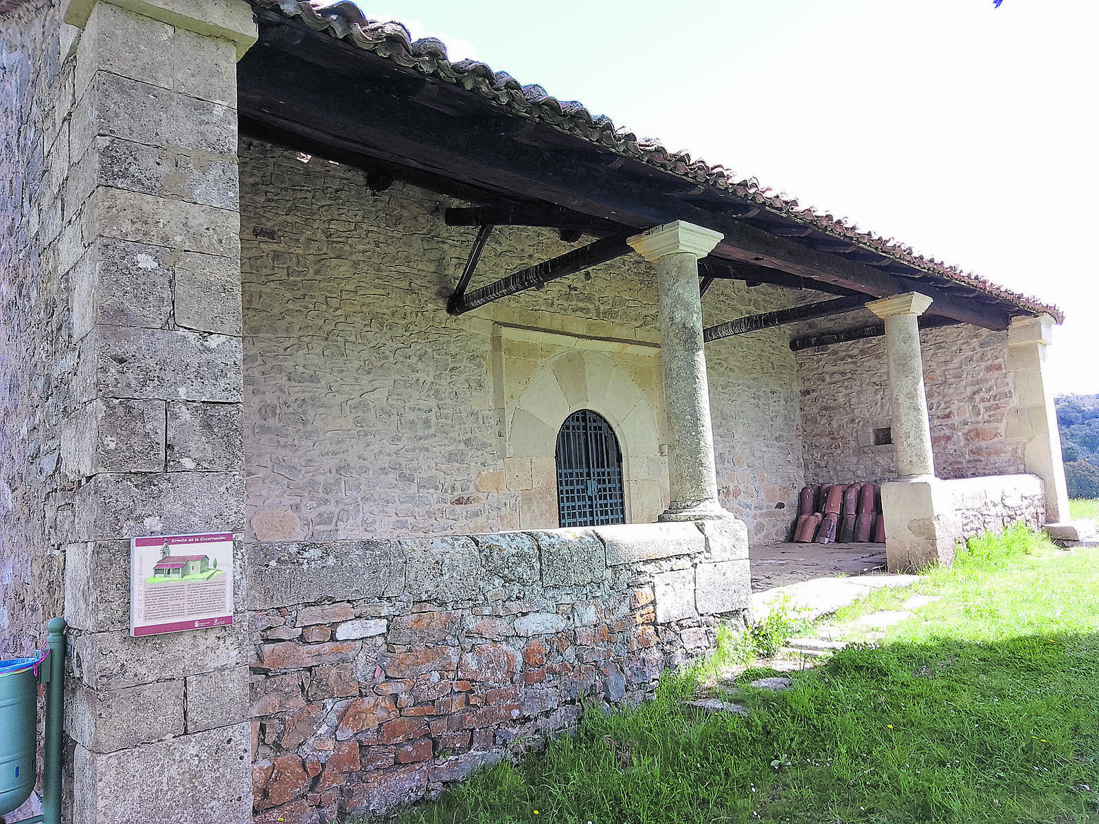 Entrada de la ermita de La Encarnación. | FÉLIX POBLACIÓN