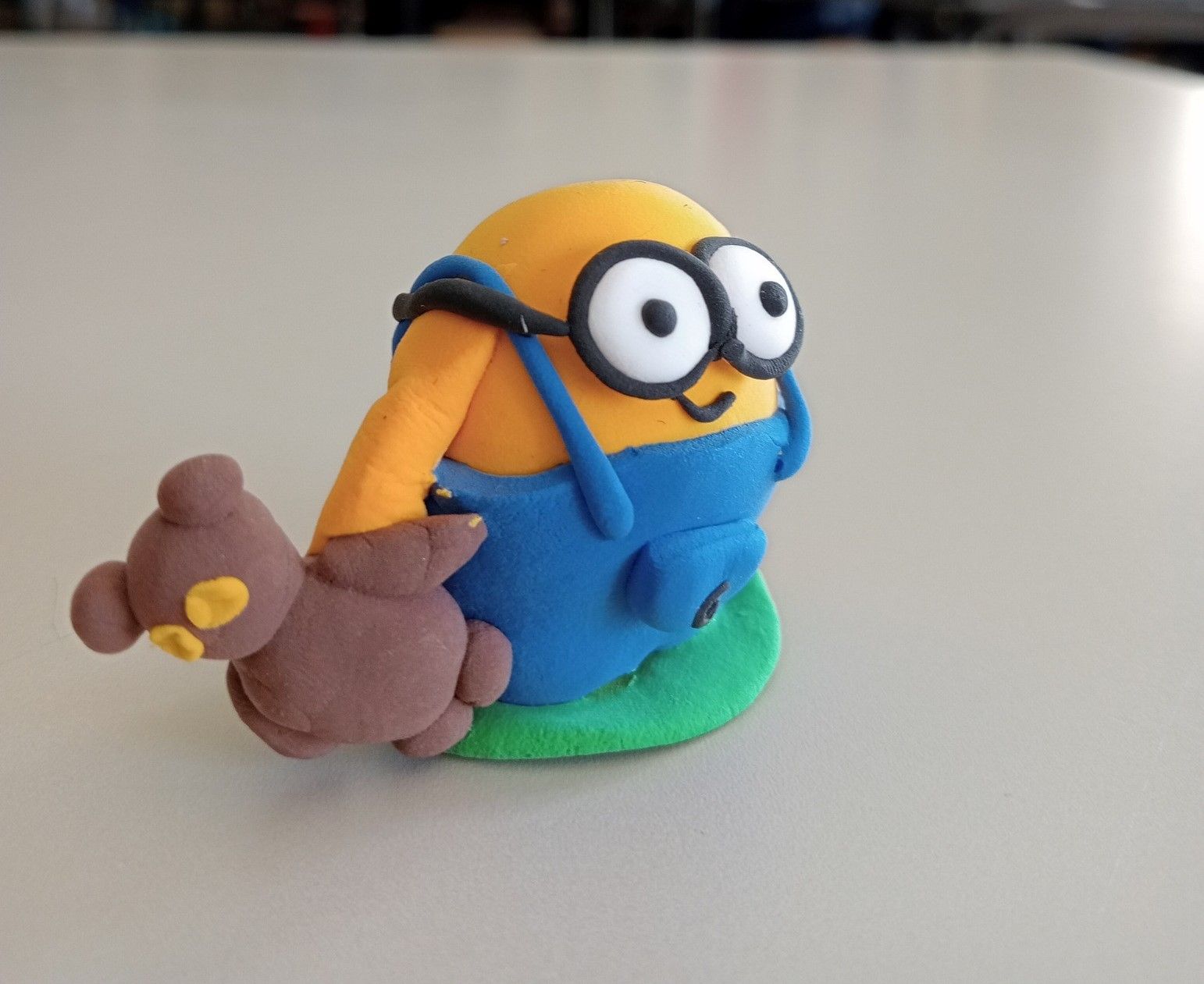 Imagen del 'minion' creado por el alumnado del Maristas San José. | L.N.C.