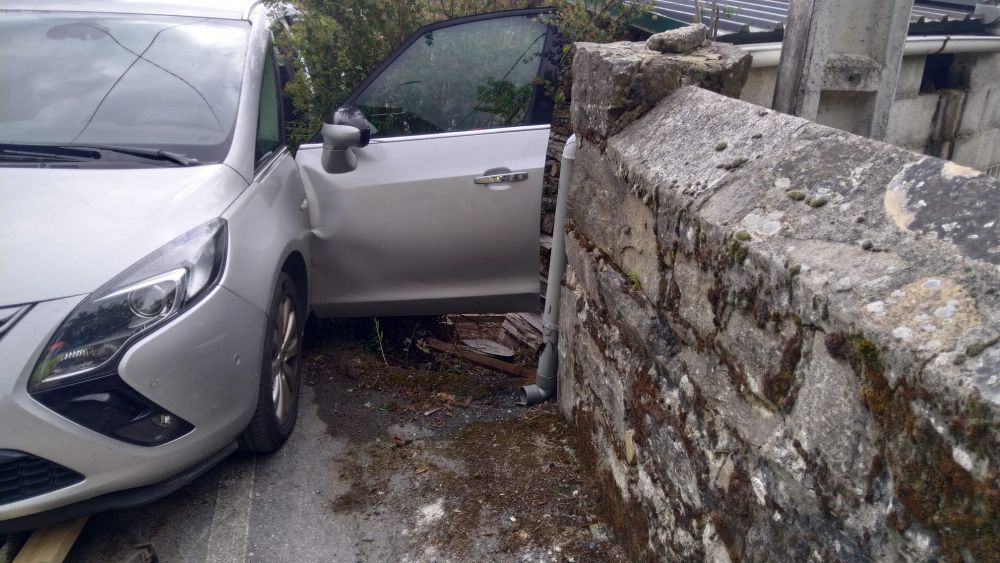 Imagen del estado del coche tras el siniestro.