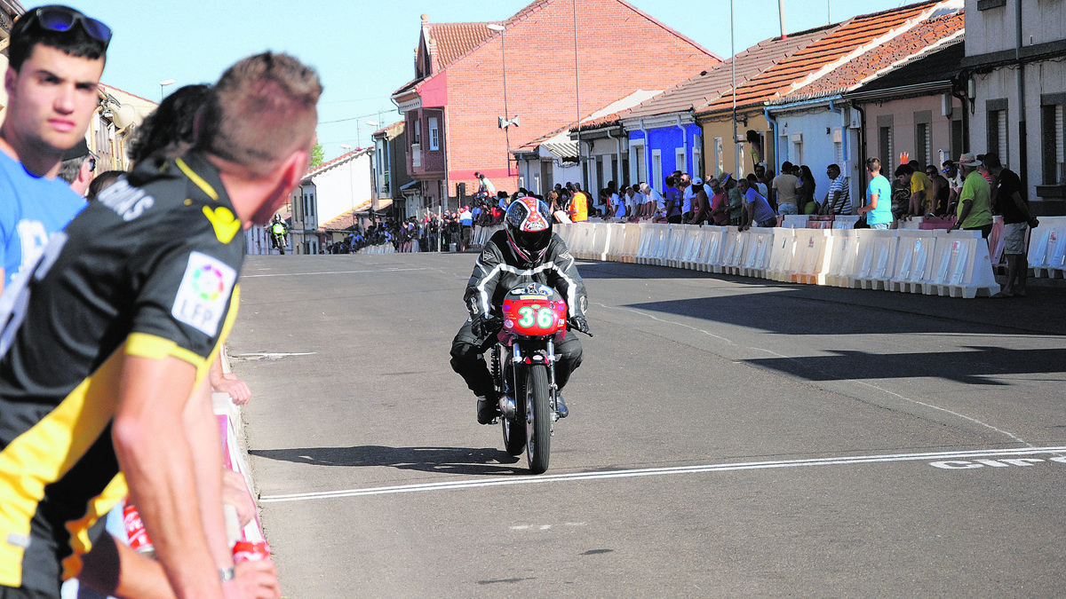 Imagen de archivo del Gran Premio de Velocidad Ciudad de La Bañeza. | ABAJO
