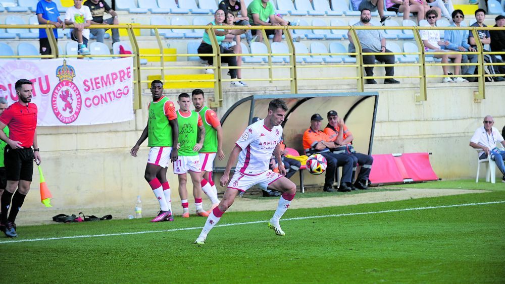 Carlos Calderón seguirá vistiendo la camiseta de la Cultural Leonesa. | MAURICIO PEÑA