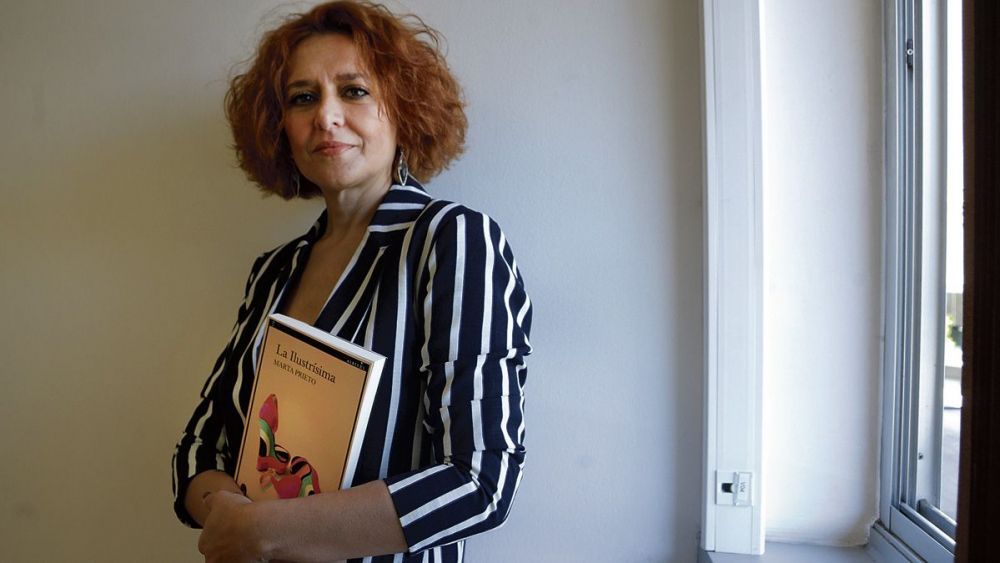 La escritora Marta Prieto reflexiona sobre verdad, mentira y ficción en su novela 'La ilustrísima'.