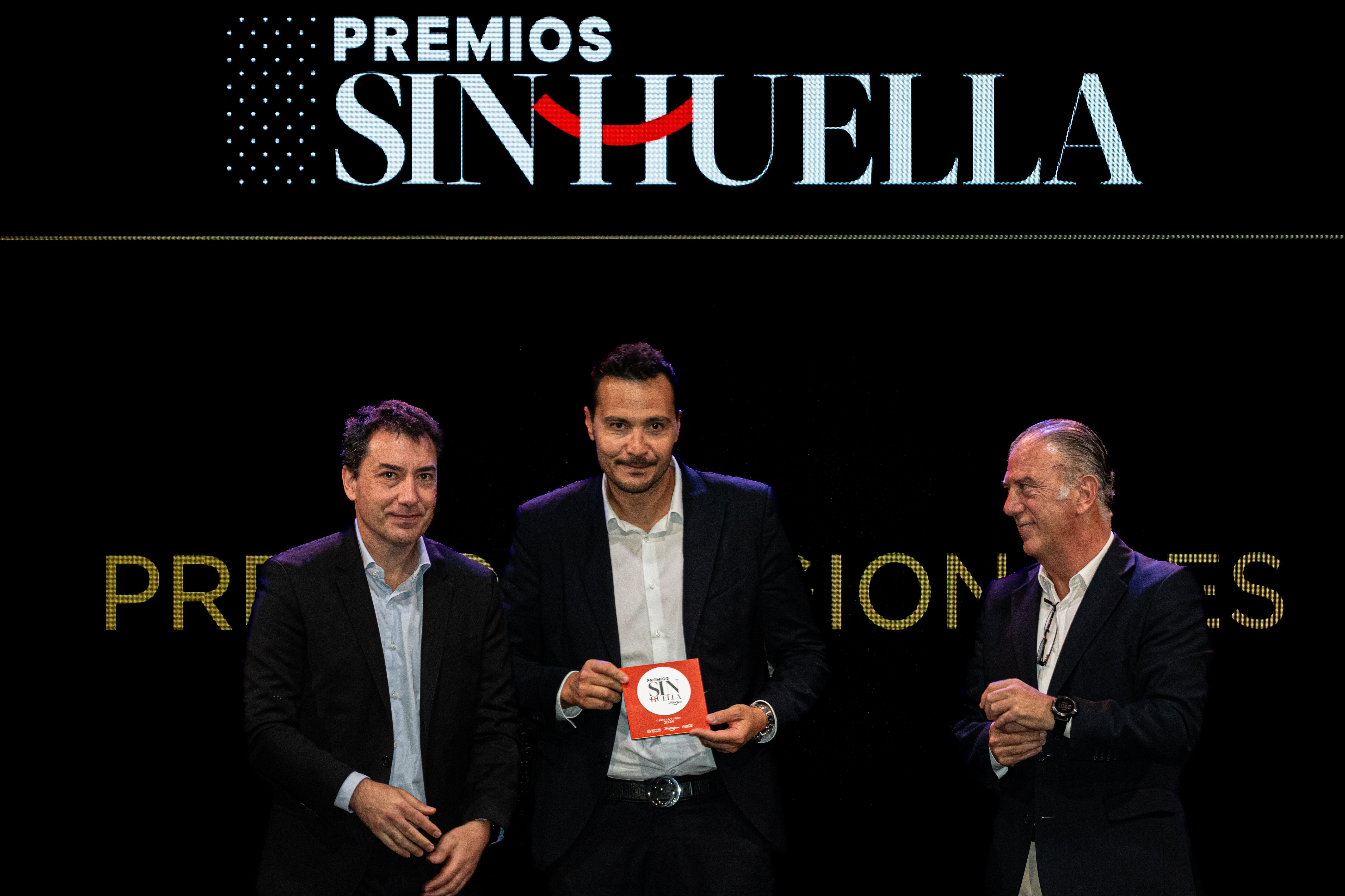 El grupo Sibuya recibiendo el premio 'Sin huella' de hostelería