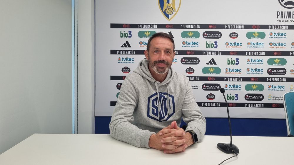 José Sietes en la sala de prensa de El Toralín. | L.N.C.