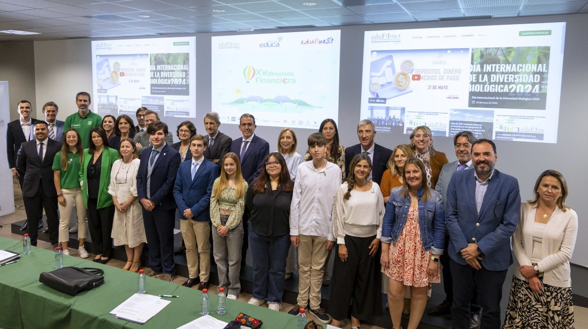 Foto de los finalistas de la XV Olimpiada Financiera del Proyecto Edufinet. | L.N.C.