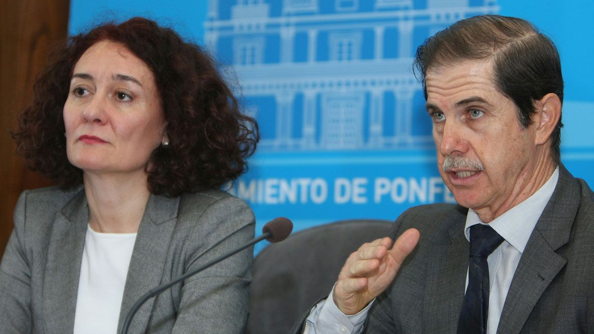 La alcaldesa de Ponferrada, Gloria Merayo, y el presidente de la CHMS, Francisco Marín. | C. SÁNCHEZ (ICAL)