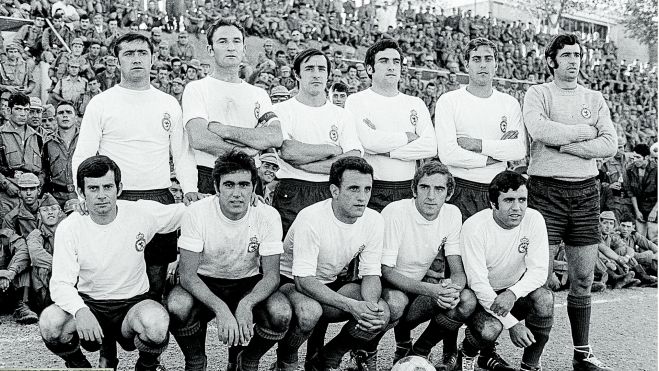 Una alineación muy habitual de la época, con Pepín ‘El Purri’ en el lugar de Ovalle en la delantera. | FERNANDO RUBIO
