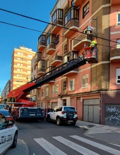 Incidente santiario en la calle Sancho Ordoñez. | @LEONBOMBEROS Incidente santiario en la calle Sancho Ordoñez. | @LEONBOMBEROS